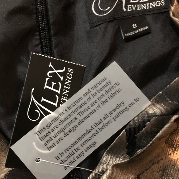 Elegant Floral High Low Dress in Black and Gray - Picture 5 of 5